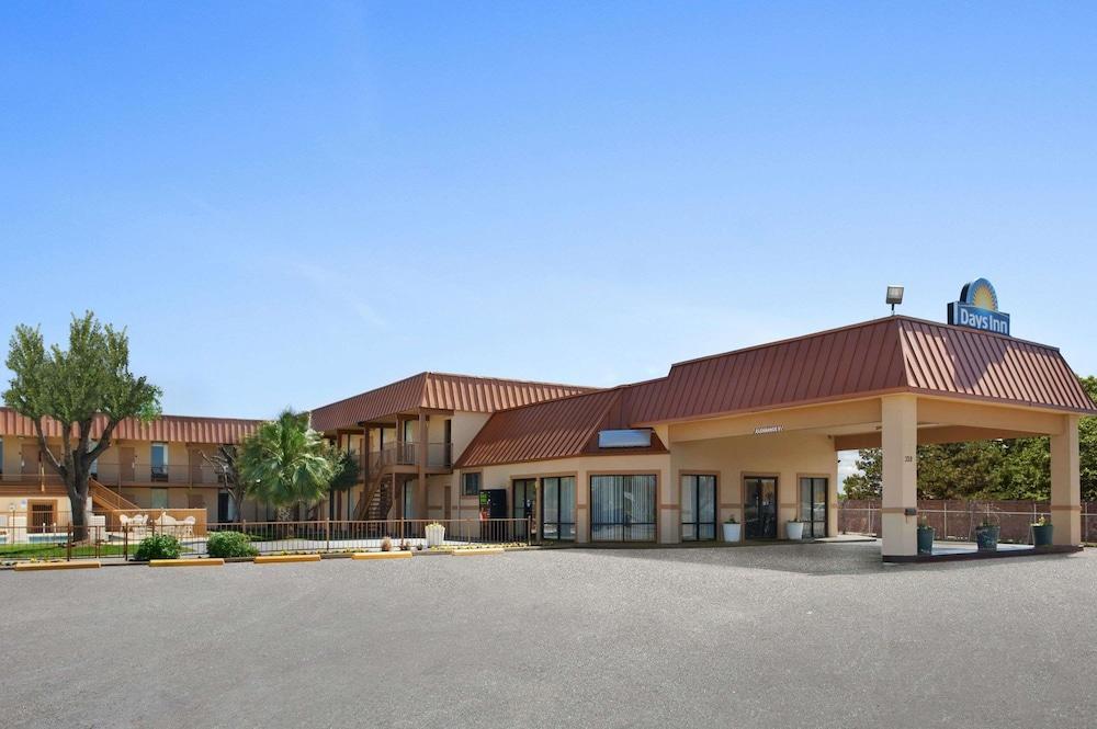 Days Inn By Wyndham Burleson Ft. Worth Dış mekan fotoğraf