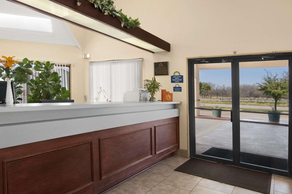 Days Inn By Wyndham Burleson Ft. Worth Dış mekan fotoğraf