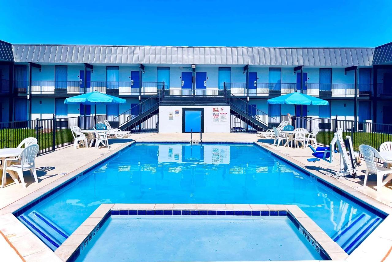 Days Inn By Wyndham Burleson Ft. Worth Dış mekan fotoğraf
